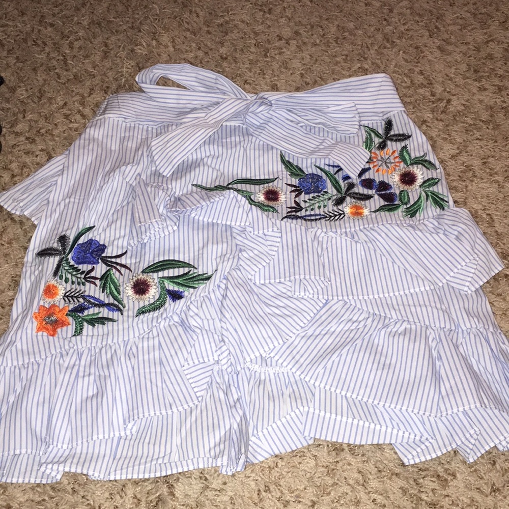 cute flowy skirt!